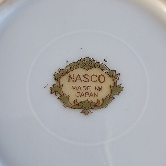 Vintage Small china Leaf Shaped Trinket Tray or Wall Decor Coquette - Picture 5 of 6